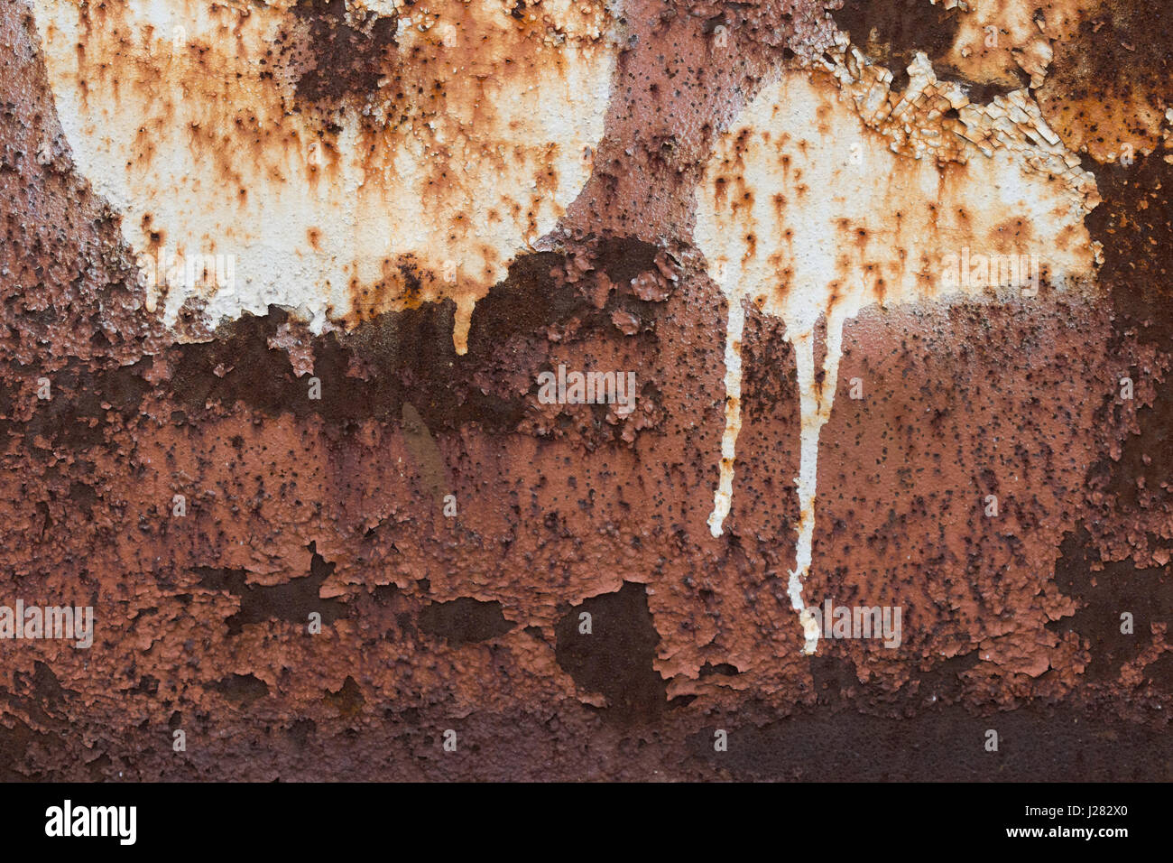 Vecchio metallo arrugginito texture con graffiti. Buona per l'utilizzo come una texture in photoshop. Foto Stock