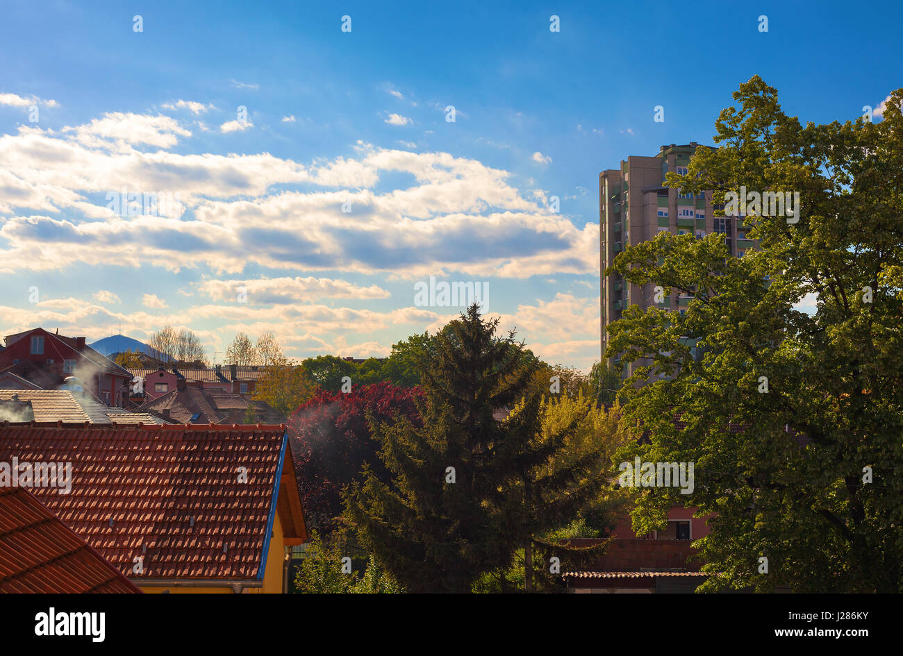 È arrivata la primavera e soleggiata giornata a colori. Foto Stock