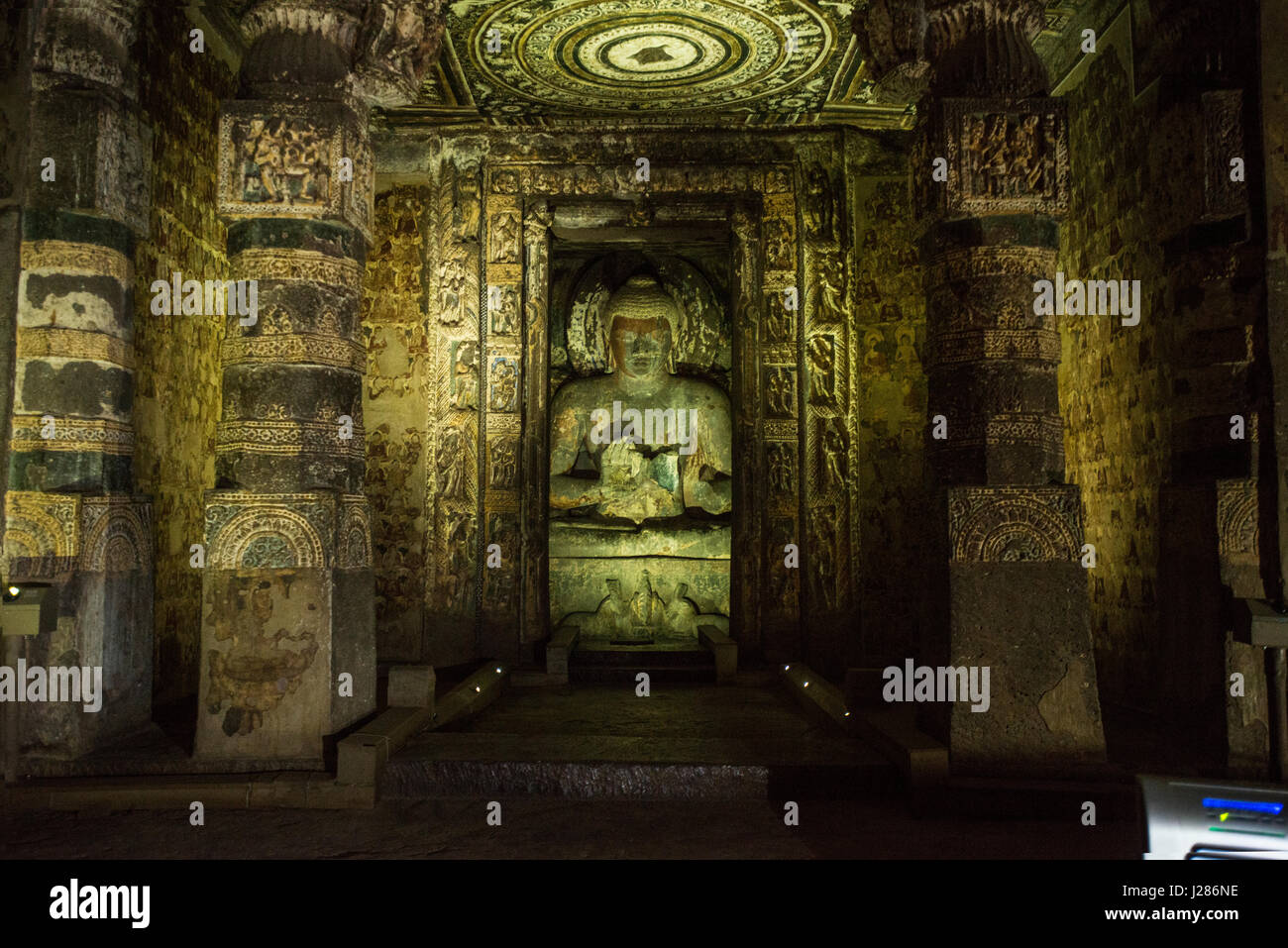 Dettagli scultura di Buddha in una grotta in grotte di Ajanta, Aurangabad, Maharashtra, India Foto Stock