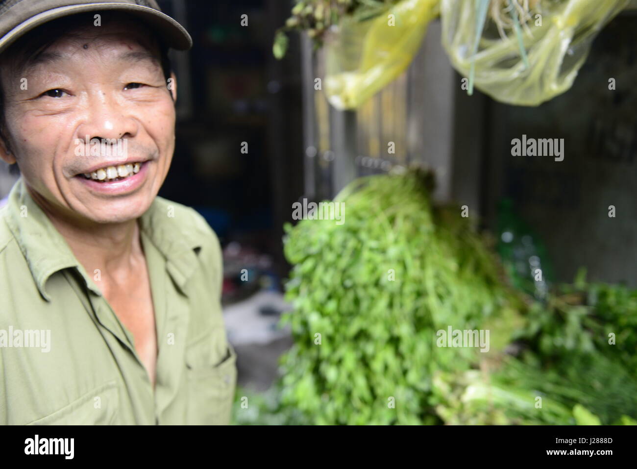 I coloratissimi mercati nella città vecchia di Hanoi, Vietnam. Foto Stock