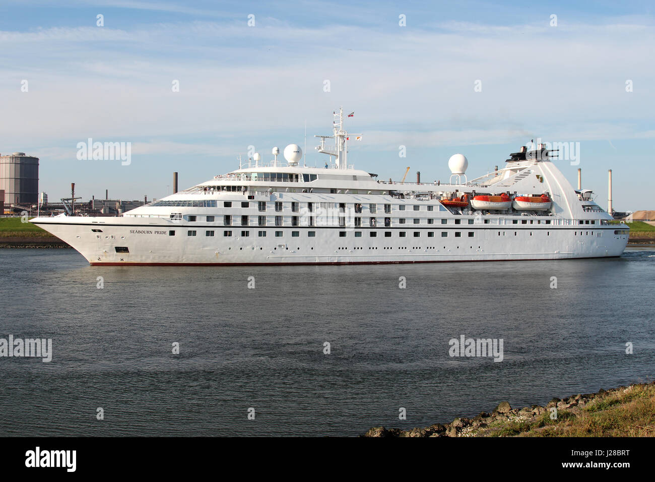 SEABOURN PRIDE lasciando la chiusa di IJmuiden. Seabourn Cruise Line è un ultra-Luxury Cruise Line con sede a Seattle, Washington. Foto Stock