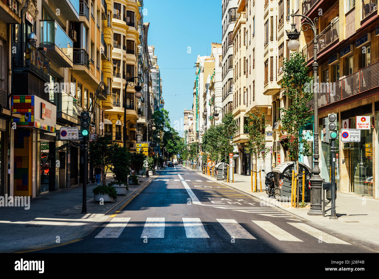 VALENCIA, Spagna - 02 agosto 2016: La vita quotidiana nel centro occupato Valencia città della Spagna. Foto Stock