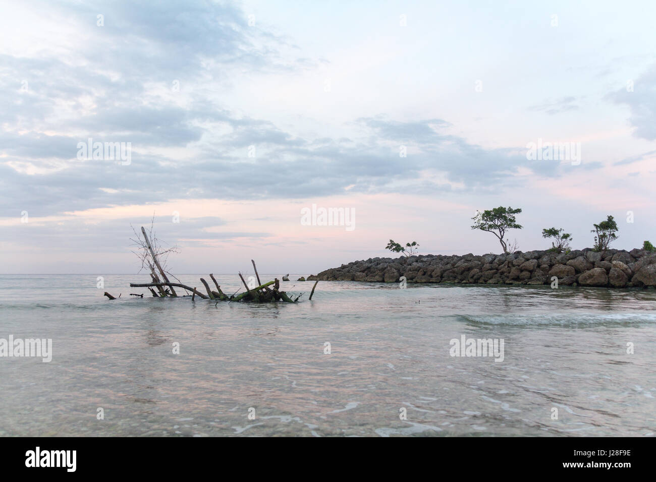 Giamaica, Oracabessa, baia di Oracabessa, Rock montagna nel mare Foto Stock