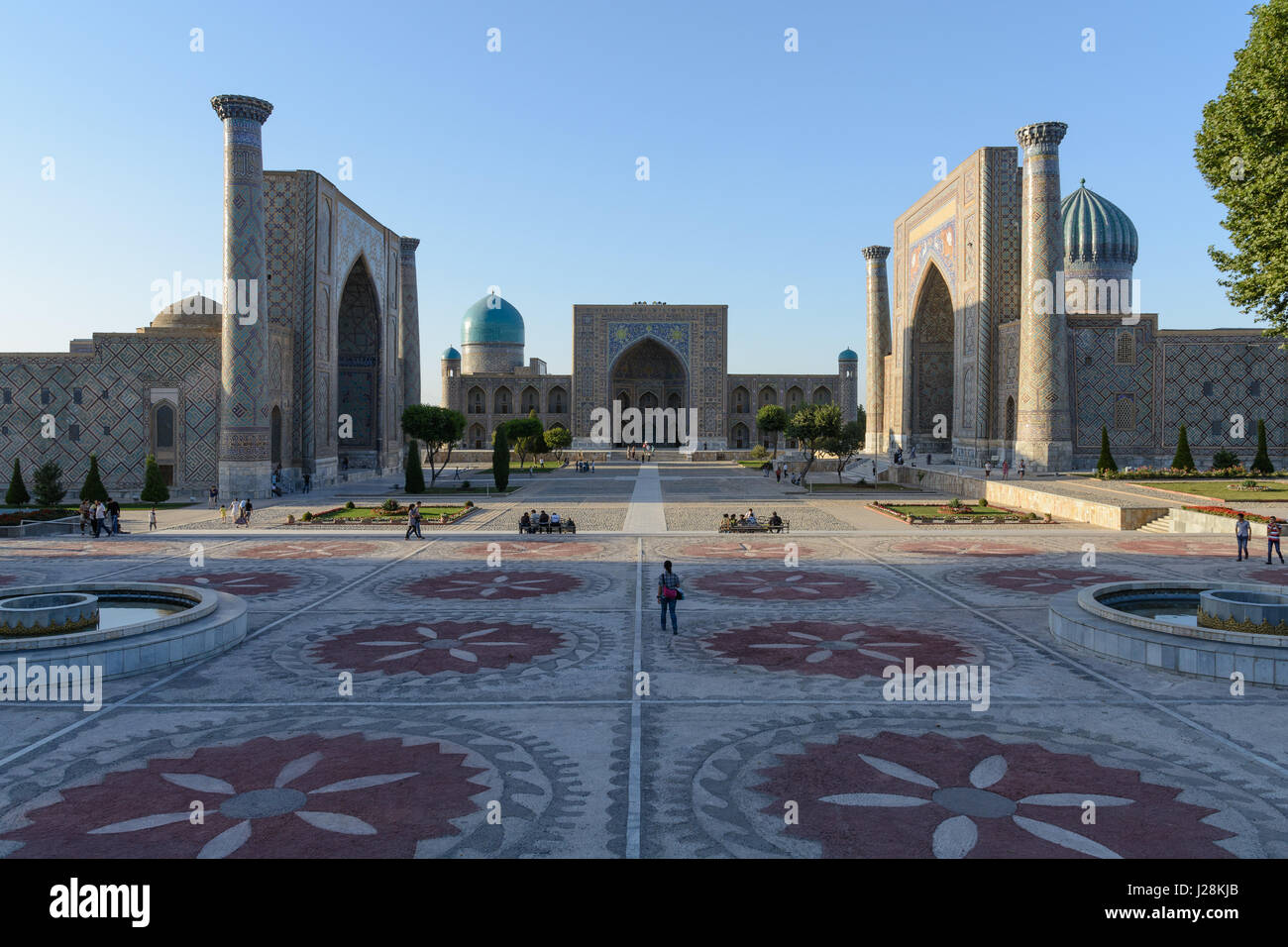 Uzbekistan, Provincia di Samarcanda, Samarcanda, il Registan, la piazza principale sulla Via della Seta Foto Stock