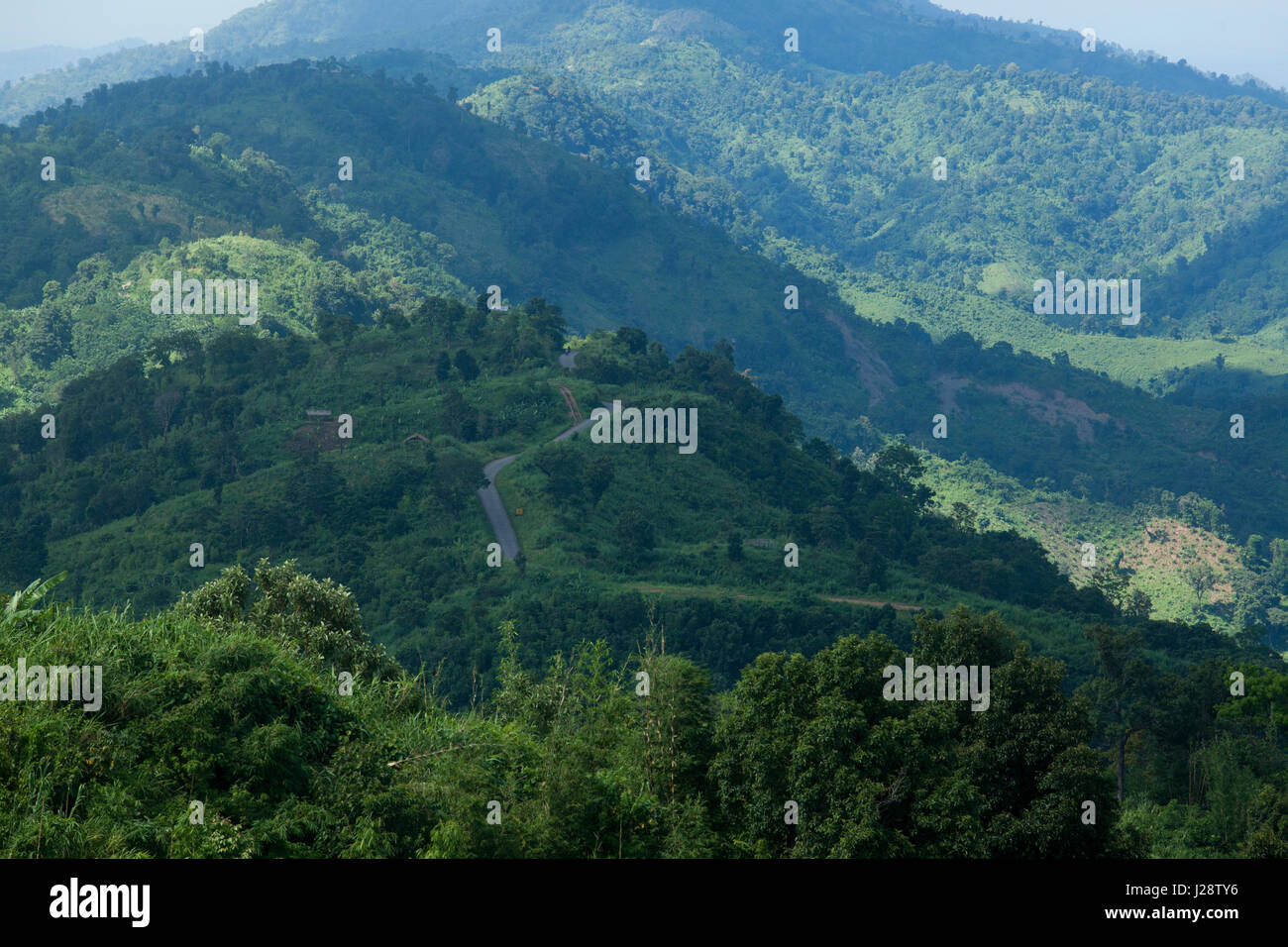 Vista del paesaggio del Nilgiri. È una delle più alte cime e bellissimo luogo turistico. Bandarban, Bangladesh. Foto Stock