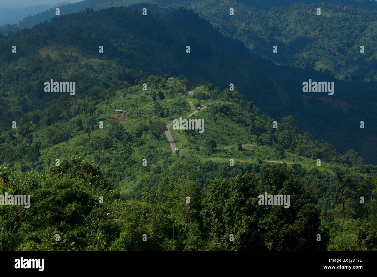 Vista del paesaggio del Nilgiri. È una delle più alte cime e bellissimo luogo turistico. Bandarban, Bangladesh. Foto Stock