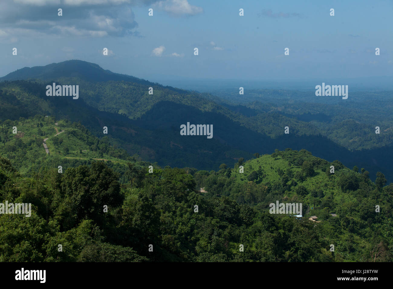 Vista del paesaggio del Nilgiri. È una delle più alte cime e bellissimo luogo turistico. Bandarban, Bangladesh. Foto Stock