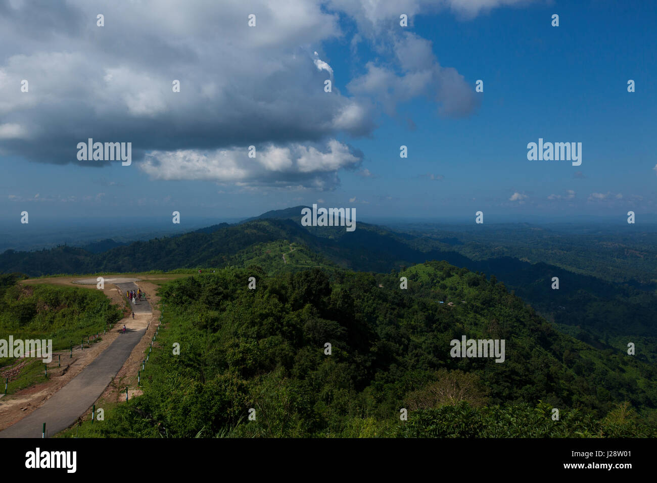 Vista del paesaggio del Nilgiri. È una delle più alte cime e bellissimo luogo turistico. Bandarban, Bangladesh. Foto Stock