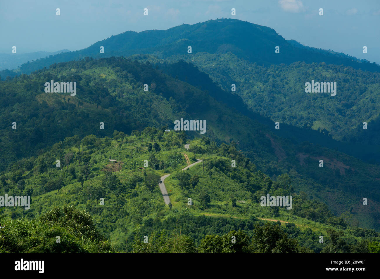 Vista del paesaggio del Nilgiri. È una delle più alte cime e bellissimo luogo turistico. Bandarban, Bangladesh. Foto Stock