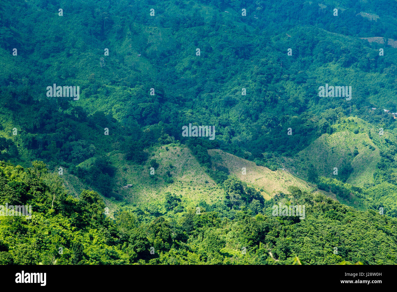 Vista del paesaggio del Nilgiri. È una delle più alte cime e bellissimo luogo turistico. Bandarban, Bangladesh. Foto Stock
