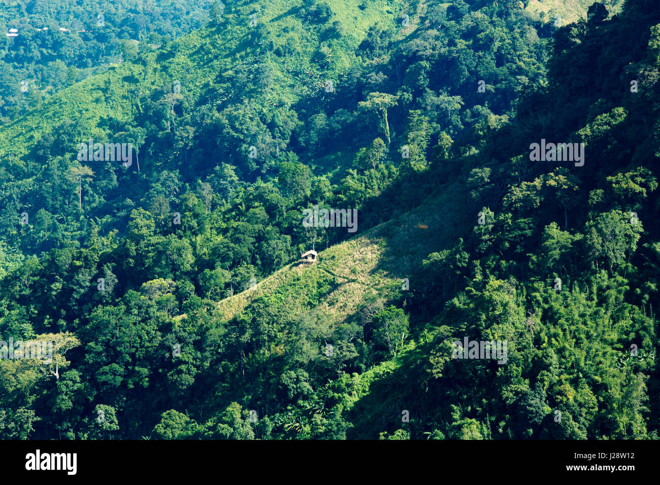 Vista del paesaggio del Nilgiri. È una delle più alte cime e bellissimo luogo turistico. Bandarban, Bangladesh. Foto Stock