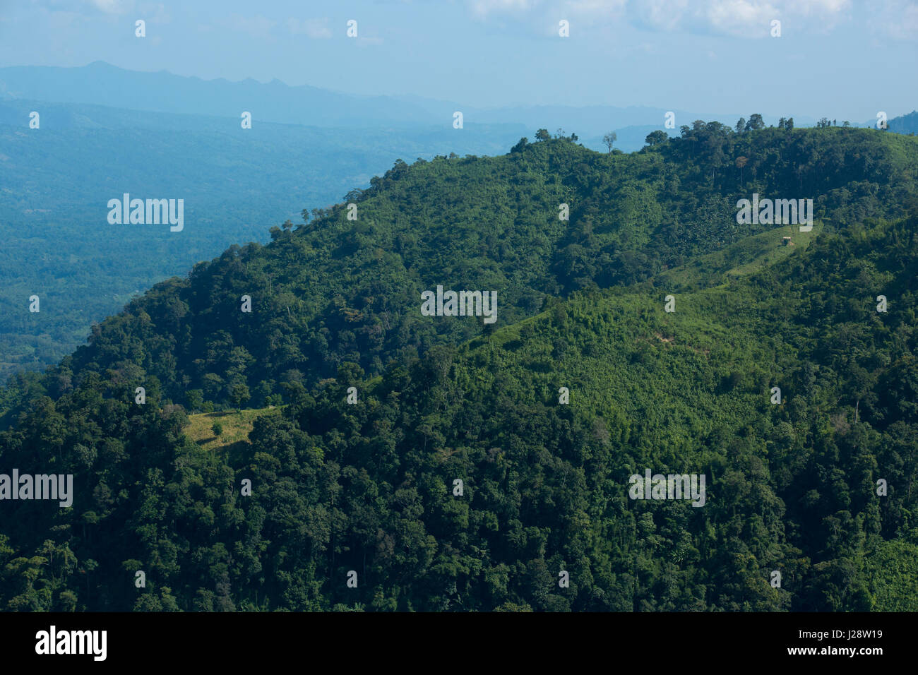 Vista del paesaggio del Nilgiri. È una delle più alte cime e bellissimo luogo turistico. Bandarban, Bangladesh. Foto Stock