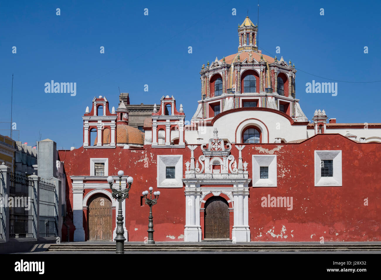 Vista esterna della chiesa di Santo Domingo a Puebla, Messico Foto Stock