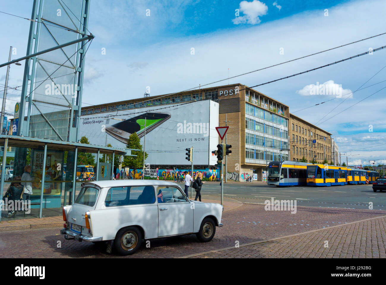 Era socialista Trabant vettura, Augustusplatz, Lipsia, Sassonia, Germania Foto Stock