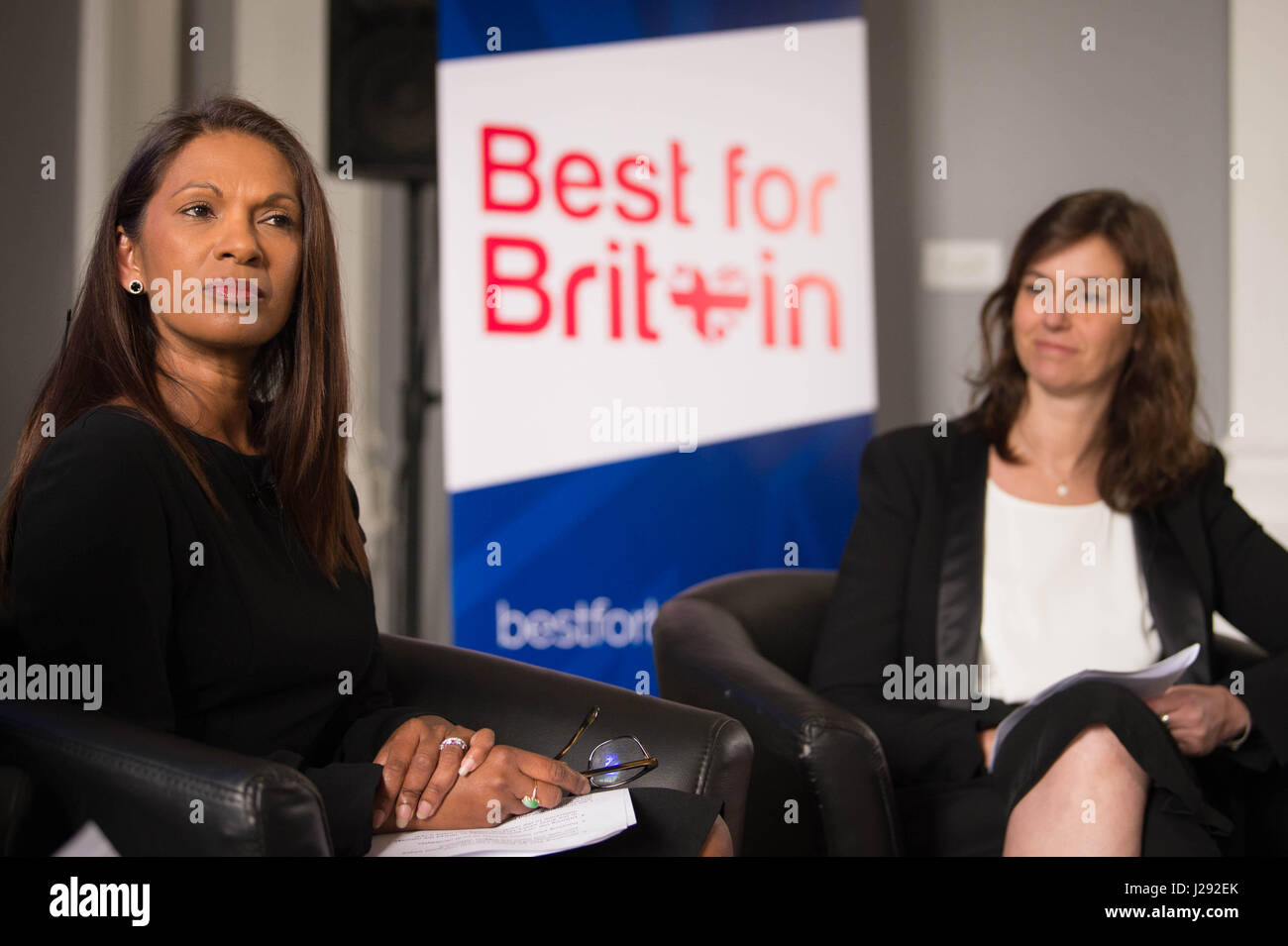Gina Miller (sinistra) e Eloise Todd al lancio dei migliori per la Gran Bretagna campagna che mira a convincere la gente a votare tatticamente nell'elezione generale, presso l'Institute of Contemporary Arts di Londra centrale. Foto Stock