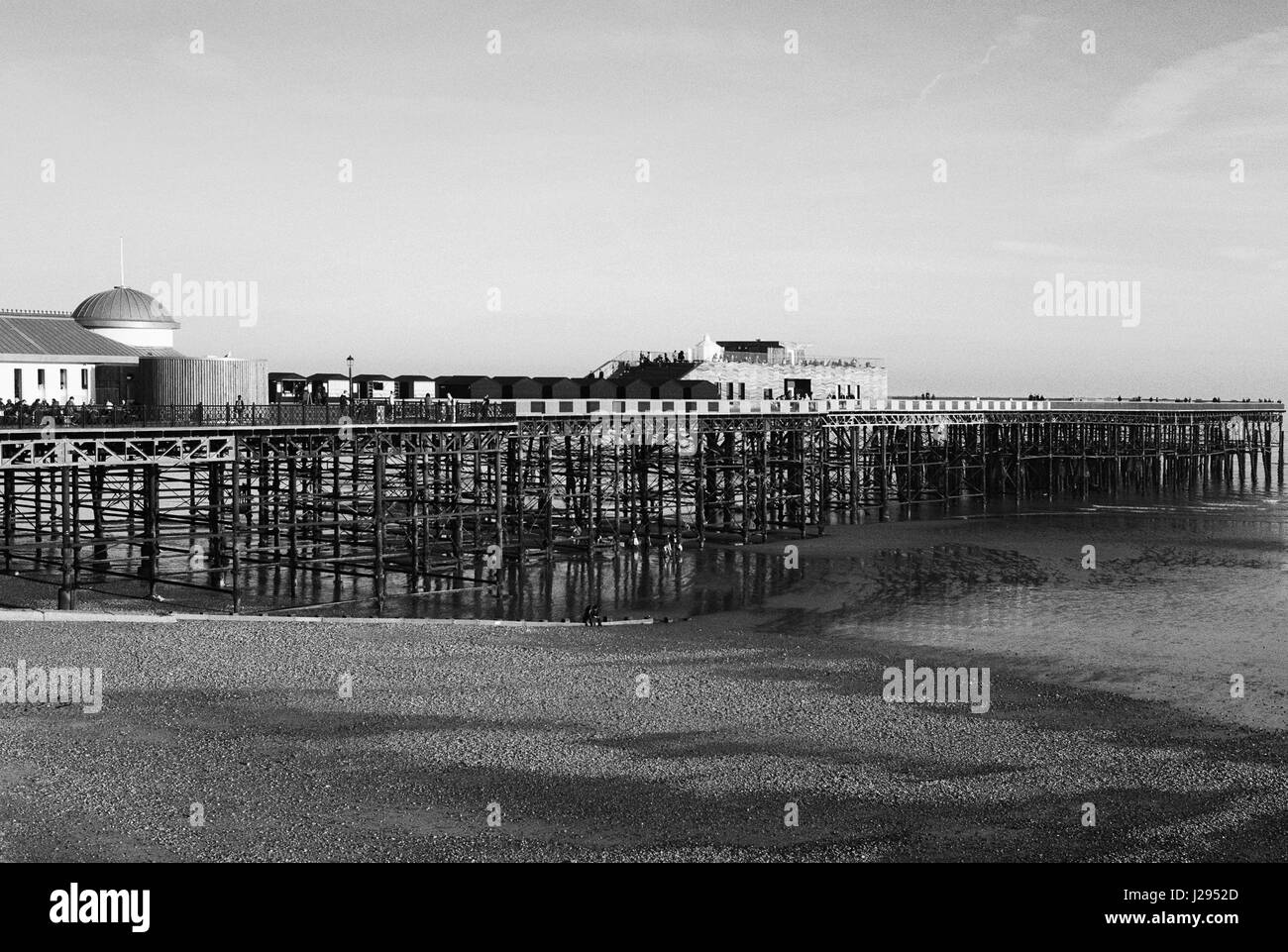 Il recentemente rinnovato Hastings Pier, East Sussex Regno Unito Foto Stock