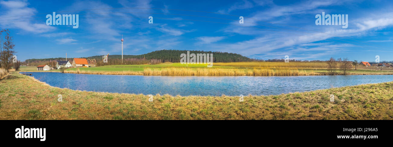 Il tedesco vista panorama di un paesaggio rurale in Baviera Unterfranken Foto Stock