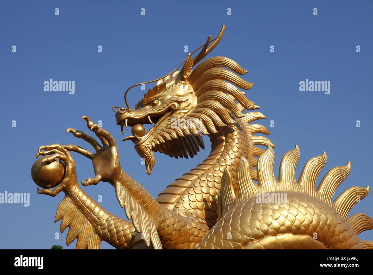 Statua o di scultura di Golden Dragon Foto Stock