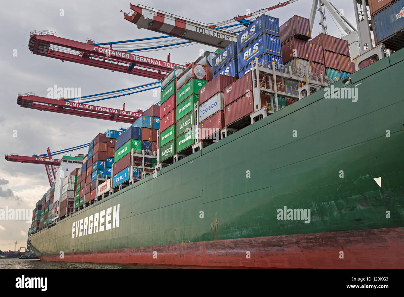 Contenitore ship mai Lirica, dal porto di Amburgo, containerterminal Tollerort, Amburgo, Germania, Europa Foto Stock