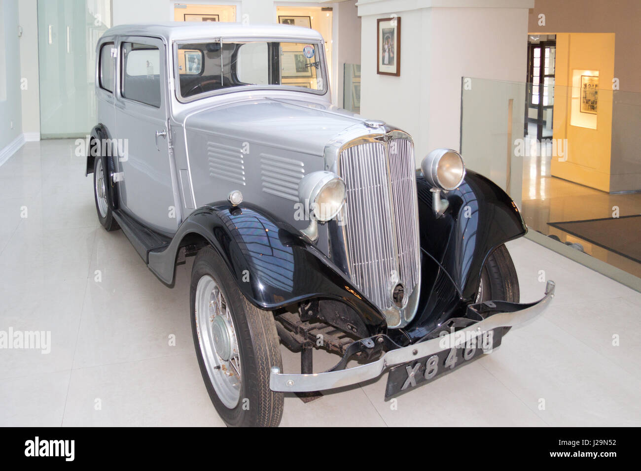 Il principe Filippo la prima automobile - una Standard 9 ripristinato e visualizzato in un museo nella Galle Face Hotel, Colombo, Sri Lanka Foto Stock