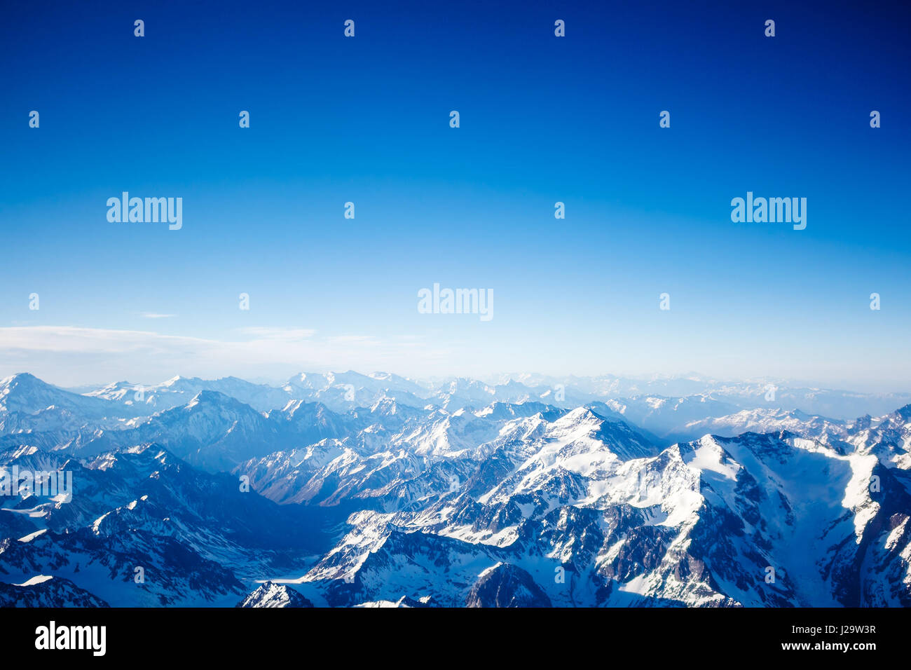 Vista aerea della montagna in colore blu Foto Stock