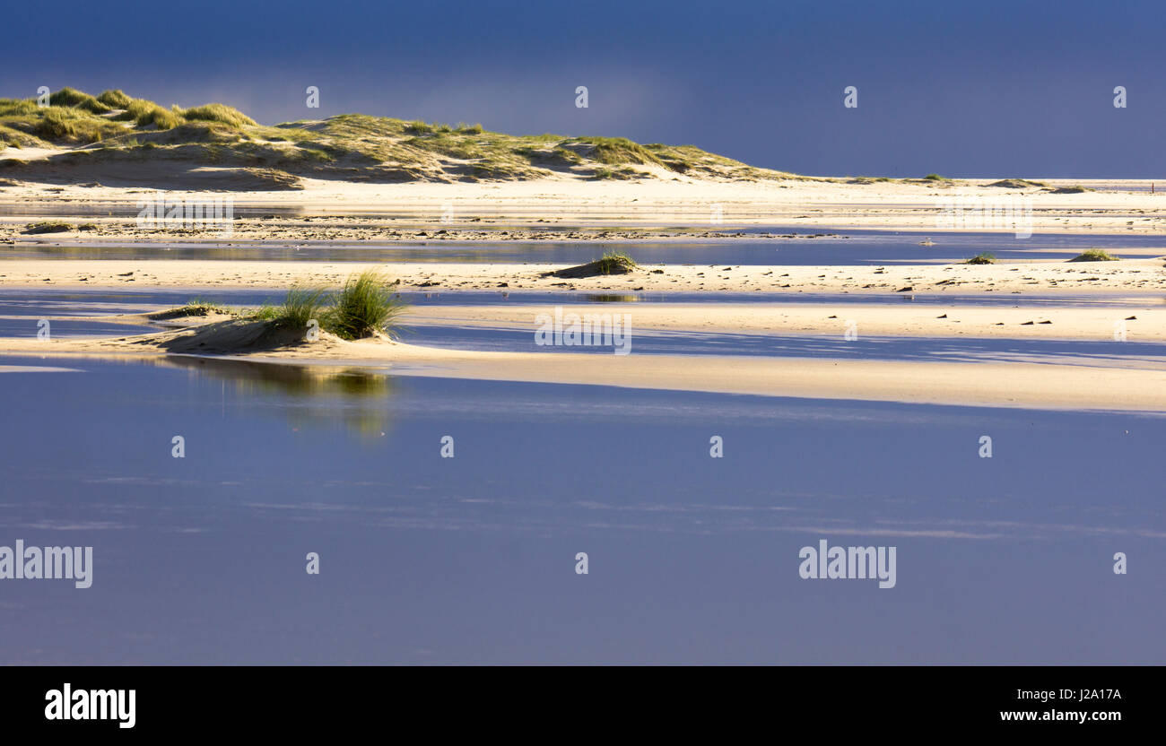 Una luce speciale con Sun e avvicinando la tempesta di grandine. Foto Stock