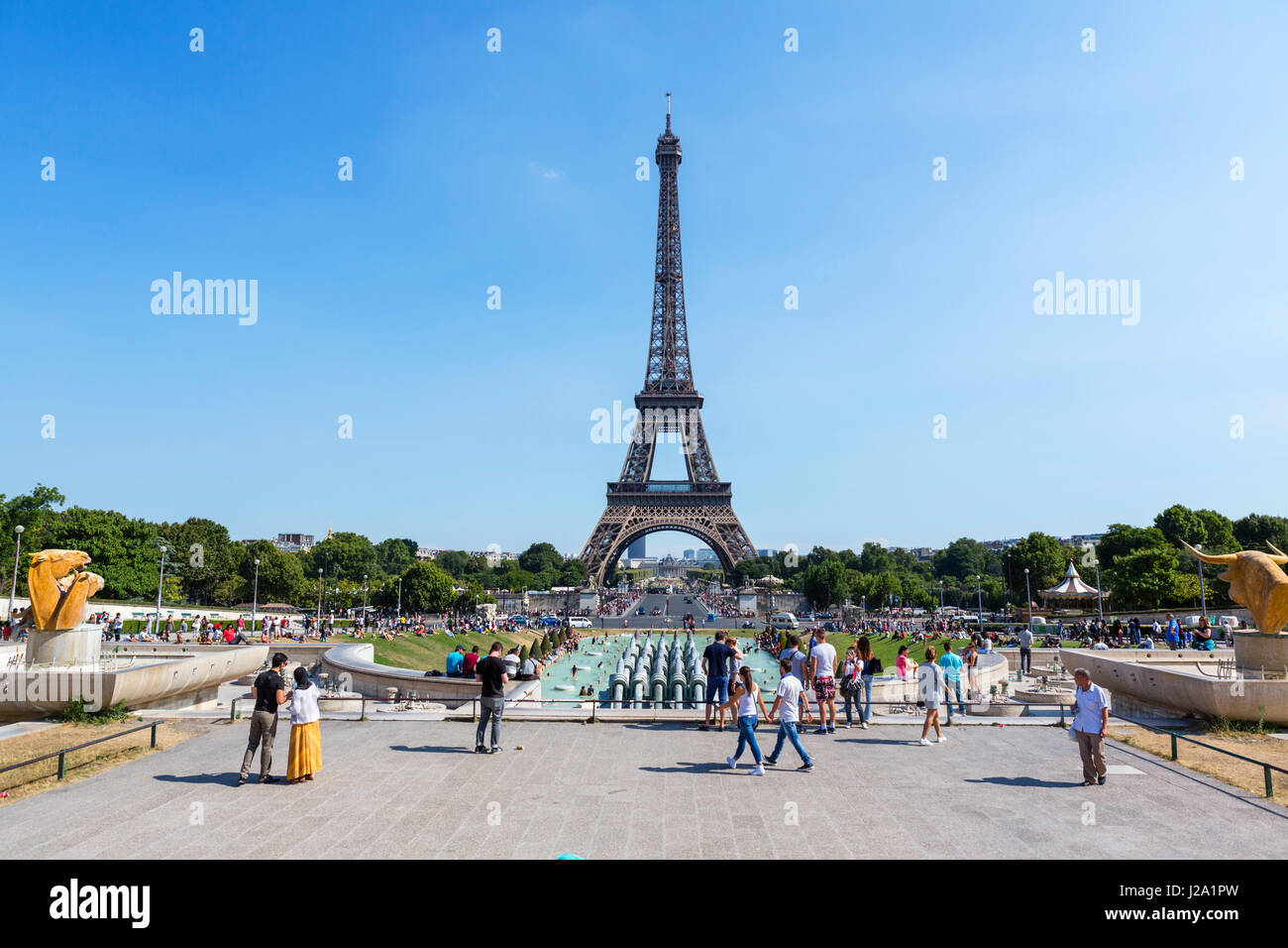 Tour eiffel turistico immagini e fotografie stock ad alta risoluzione