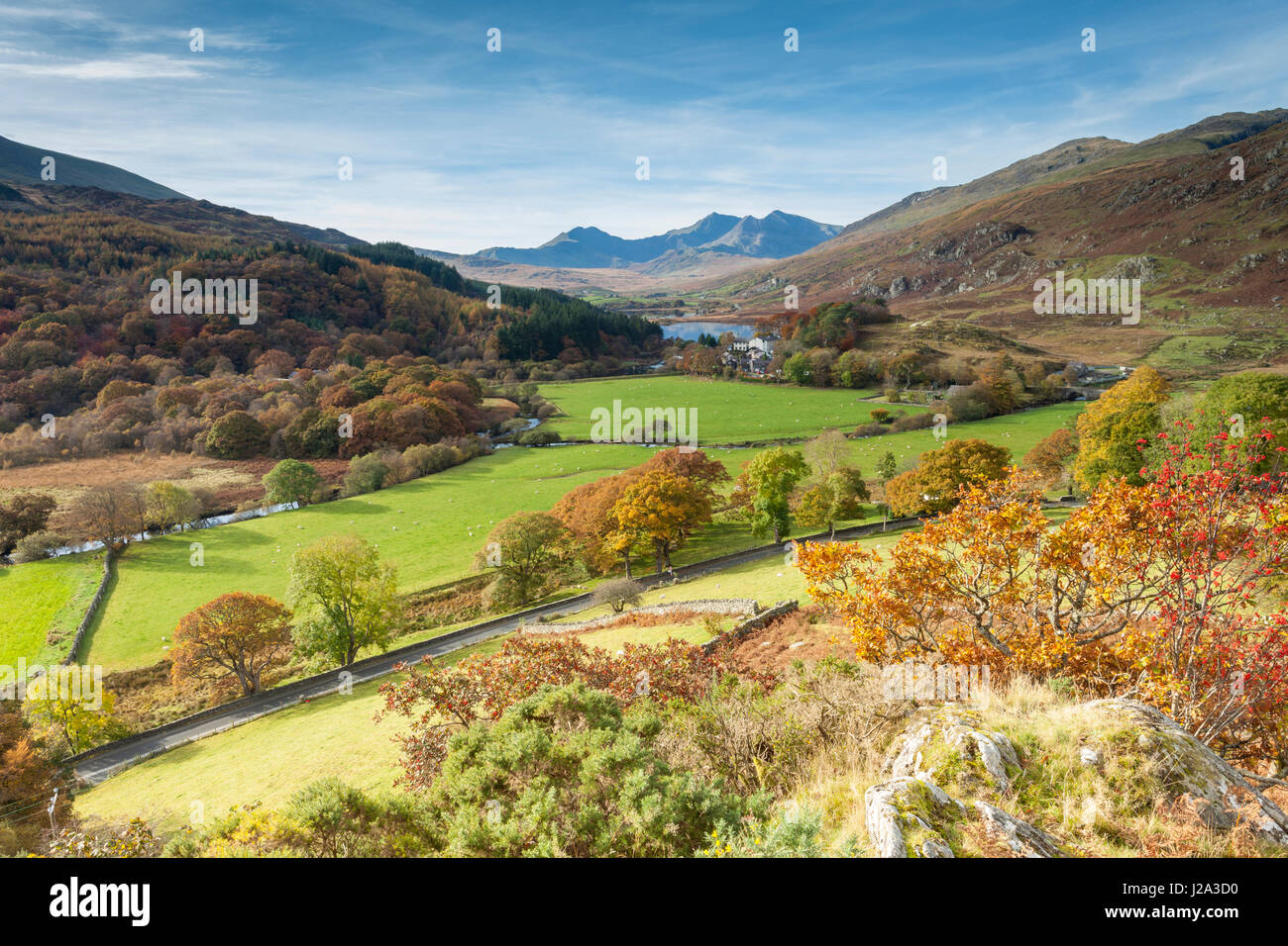 Snowdon Horseshoe e Llynnau Mymbyr  con colori autunnali  autunno  Snowdonia, Galles, Regno Unito Foto Stock