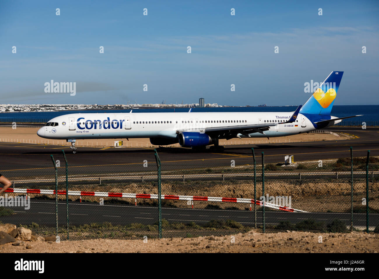 ARECIFE, Spagna - DESEMBER, 2 2016: un Boeing 757-300 del Condor a Lanzarote Airport Foto Stock