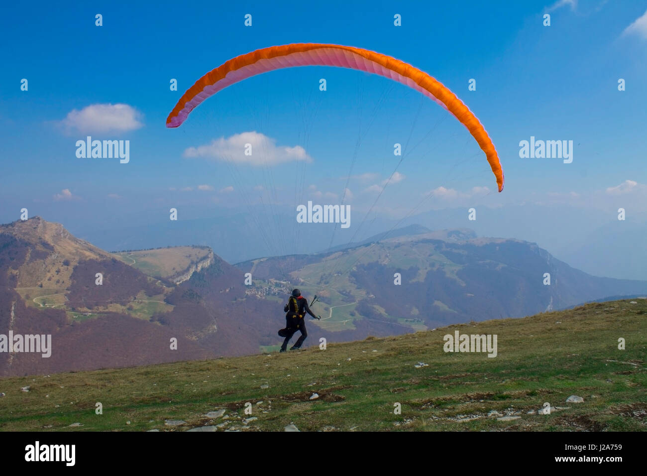 Wingsuit, il Monte Baldo, Italia Foto Stock