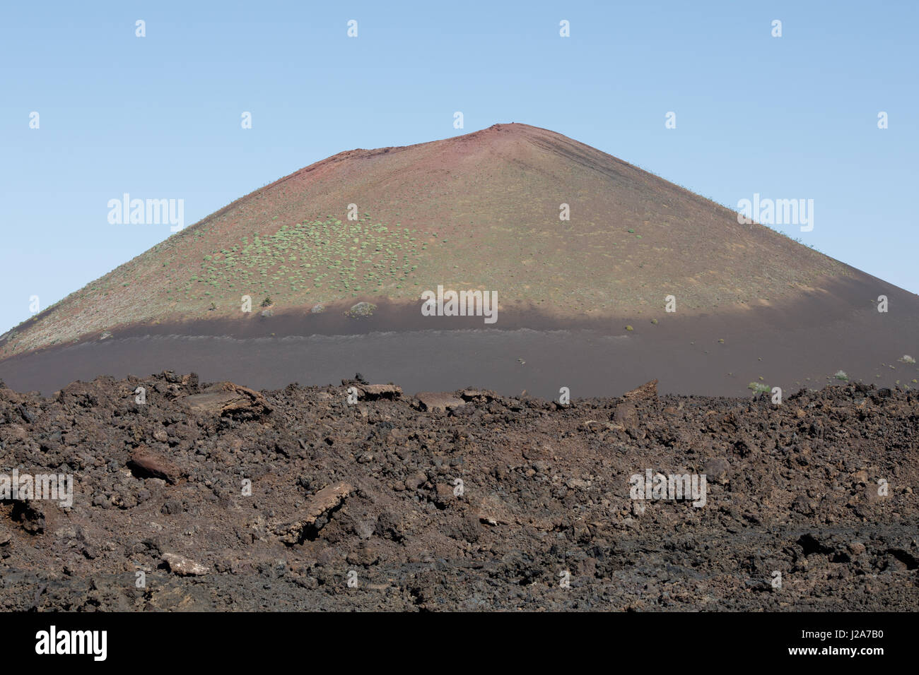 Paesaggio di lava sulla bellissima isola spagnola di Lanzarote Foto Stock