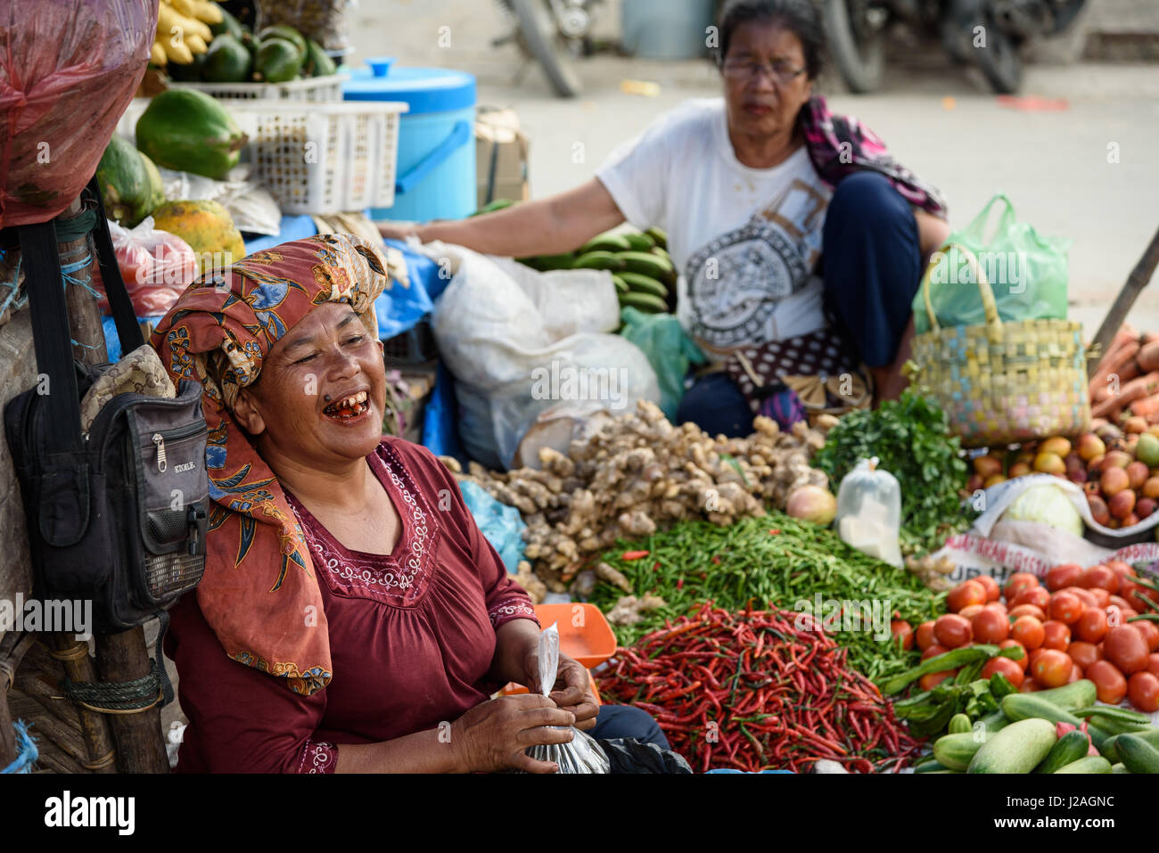 Indonesia, Sumatera Utara, Kabots Samosir, strada del mercato di Tomok, Samosir Foto Stock