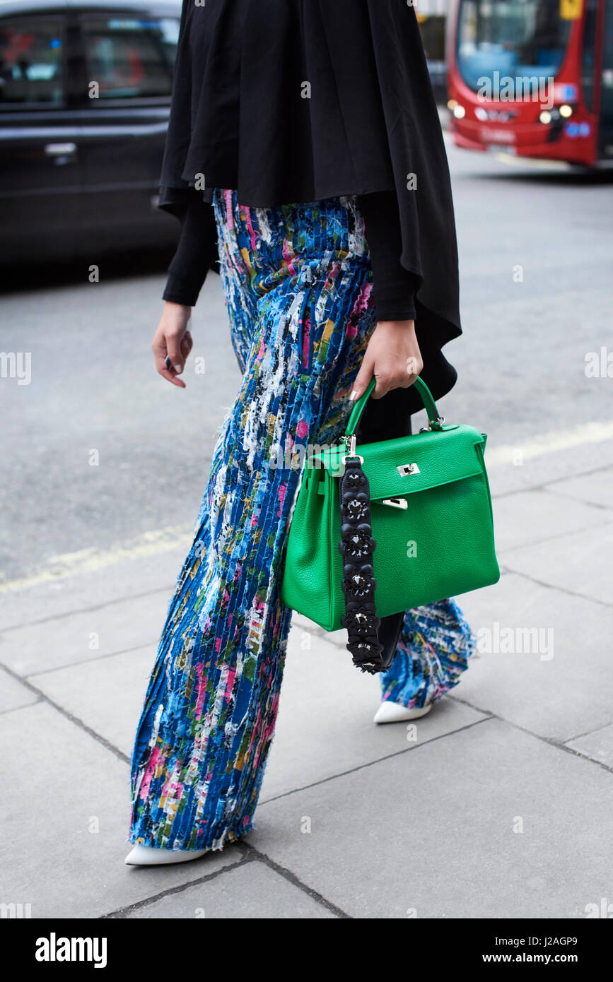 Pantaloni Larghi Immagini e Fotos Stock - Alamy