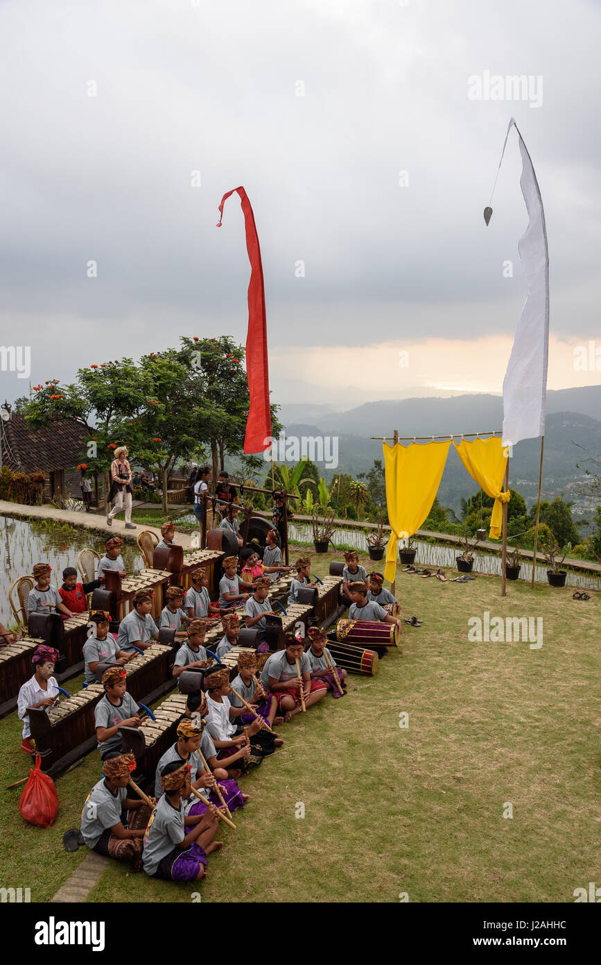 Indonesia, Bali, Kabul Buleleng, prestazioni epica del Ramayana dalla locale scuola di ballo, che è accompagnato dal Gamelan Orchestra della Scuola Foto Stock
