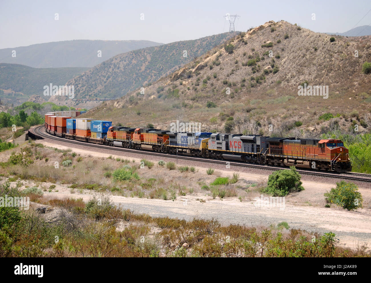 Treno merci a Cajon Pass, San Bernardino County, California, Stati Uniti d'America Foto Stock