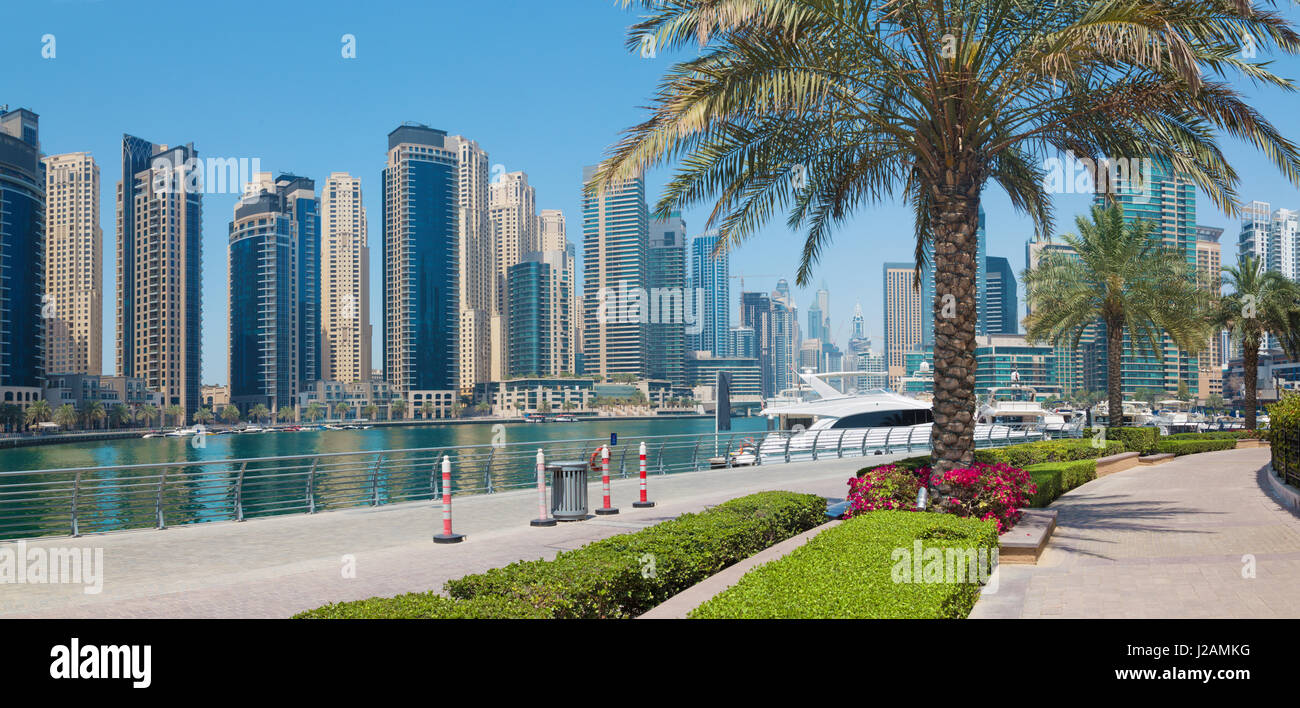 DUBAI, Emirati Arabi Uniti - 1 Aprile 2017: il lungomare di Marina. Foto Stock