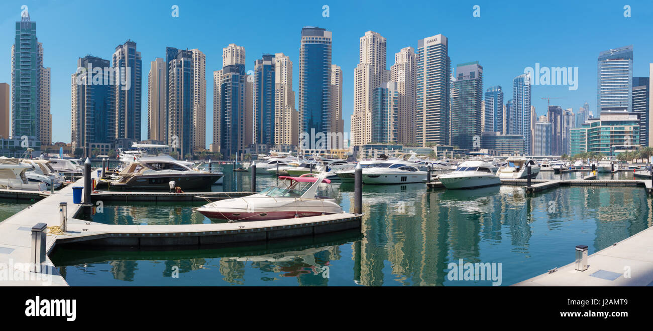 DUBAI, Emirati Arabi Uniti - 1 Aprile, 2017: La Marina e yacht. Foto Stock