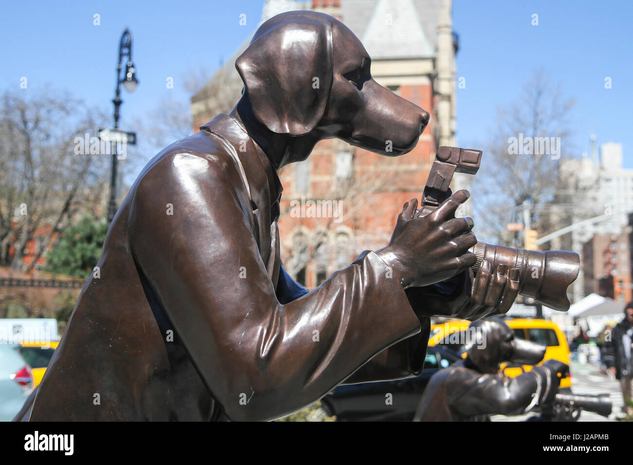 Dettaglio dei paparazzi cani, da artisti contemporanei Gillie e Marc, Greenwich Village di New York City. Il bronzo opera scultorea, composta di quattro Foto Stock