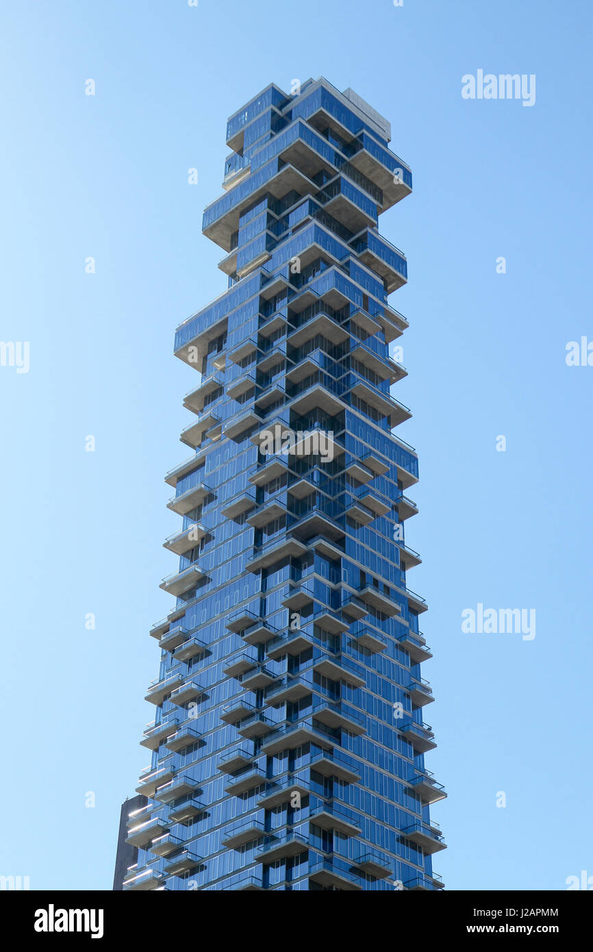 56 Leonard Street, Tribeca, New York City. Questo edificio di appartamenti, dallo svizzero studio di architettura Herzog & de Meuron, è stato completato nel 2016 Foto Stock