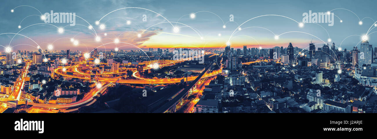 Rete e tecnica di collegamento concetto con Bangkok Expressway vista superiore nel panorama di sunrise, Thailandia. Foto Stock