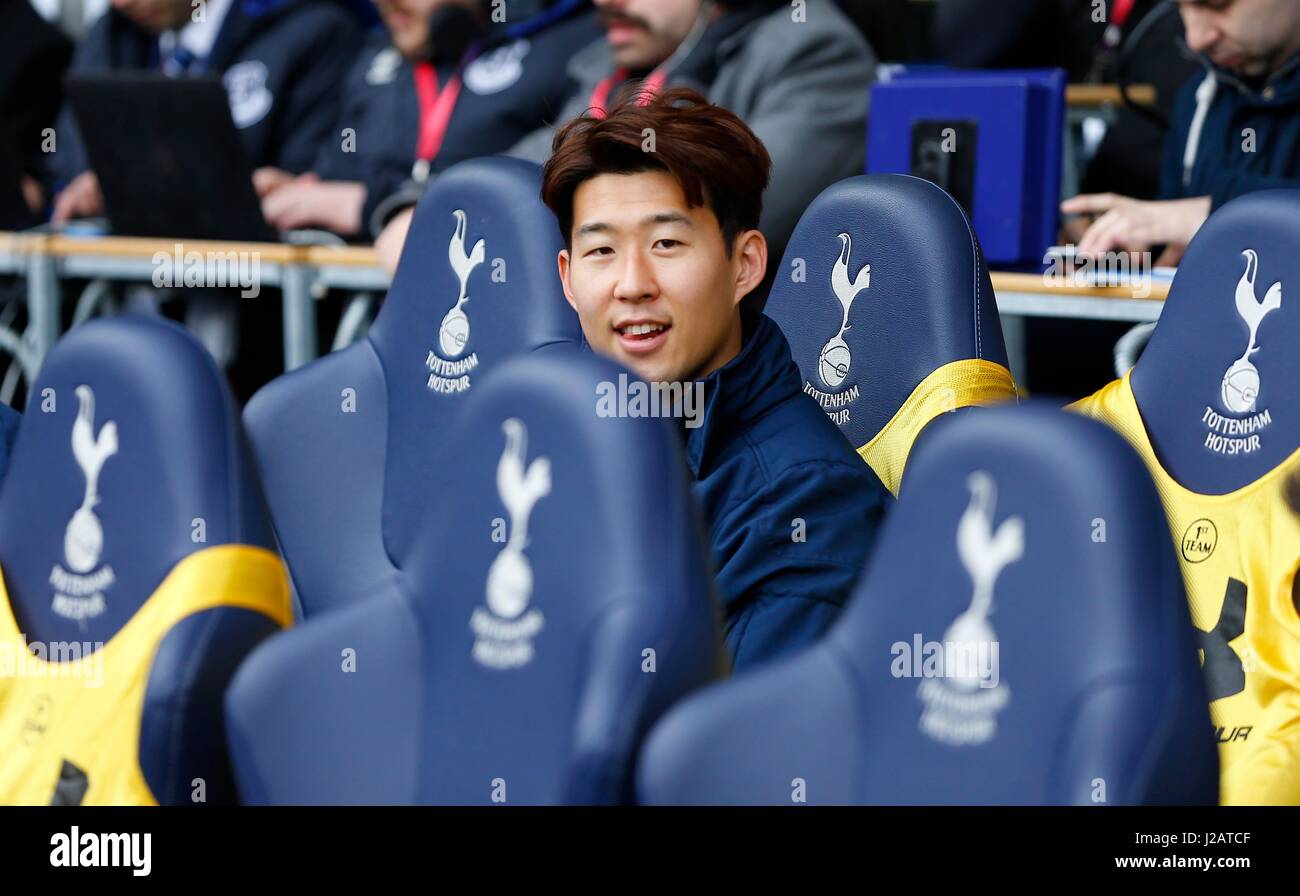 Figlio Heung-Min del Tottenham sul banco durante il match di Premier League tra Tottenham Hotspur e Everton White Hart Lane a Londra. Il 5 marzo 2017. James Boardman / teleobiettivo e immagini solo uso editoriale FA Premier League e Football League immagini sono soggette a licenza DataCo vedere www.football-dataco.com Foto Stock