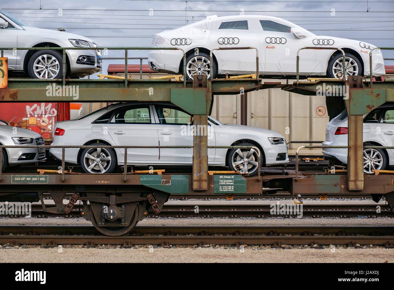Germania: Nuova Audi automobili su treni merci a Ingolstadt (AUDI presso la sede centrale), in Baviera. Foto da 09. Febbraio 2014. | Utilizzo di tutto il mondo Foto Stock