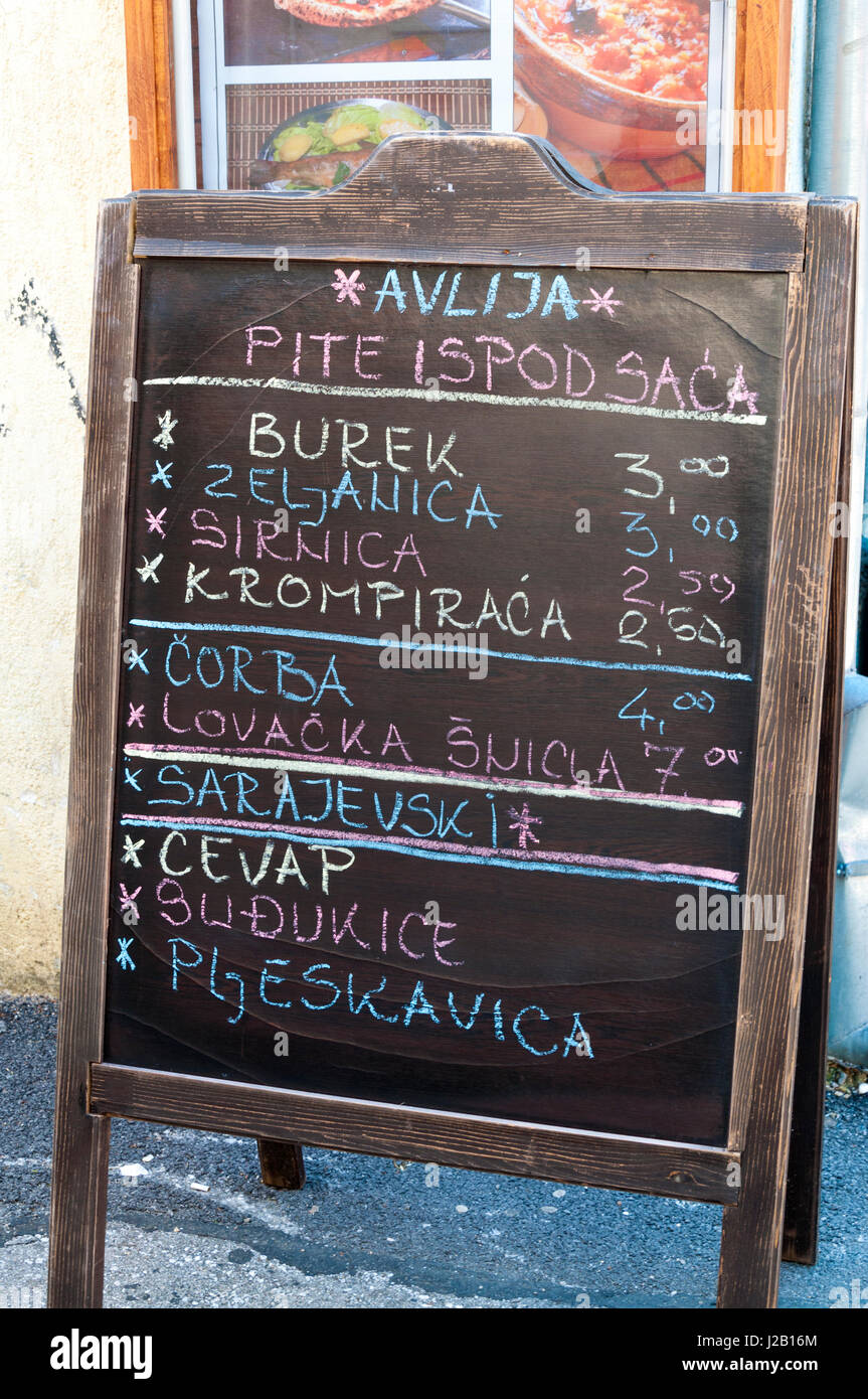 Mostar, Bosnia e Erzegovina, Cafe menu. La vita quotidiana. Foto Stock