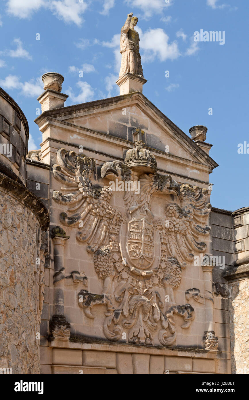 Rilievo sopra il portale di ingresso del Poble Espanyol in Palma de Mallorca, Spagna Foto Stock