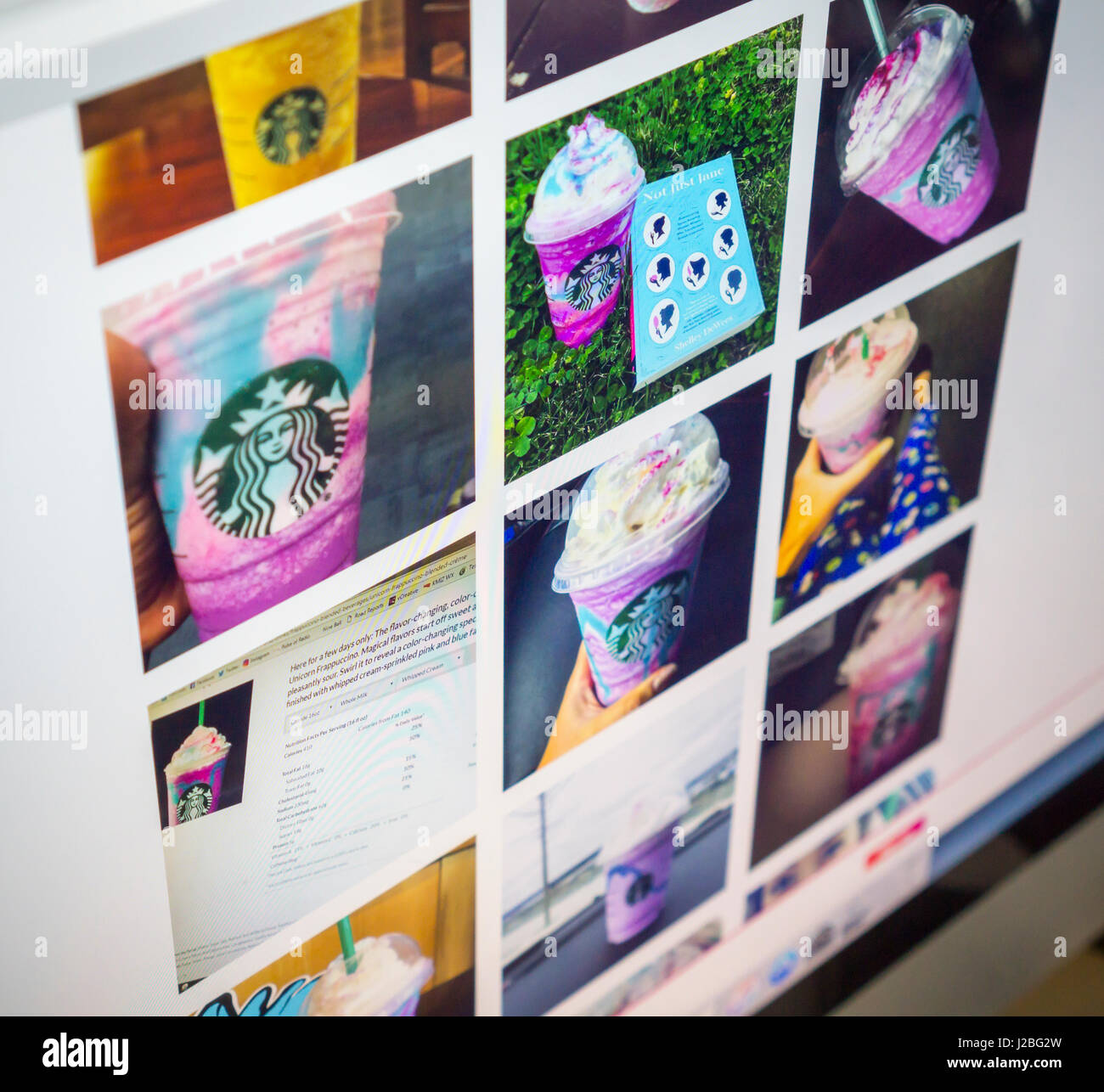 Le pagine di Instagram giovedì, 20 aprile 2017 sono riempiti con le foto della limited edition Starbucks Frappuccino Unicorn bere. La bevanda, una mescola colorata di rosa polvere, sciroppo di mango e aspro pioggerella blu in un frappuccino. Il colore e il sapore cambia come voi lo swirl e la commercializzazione rende ready-made per i social media. (© Richard B. Levine) Foto Stock