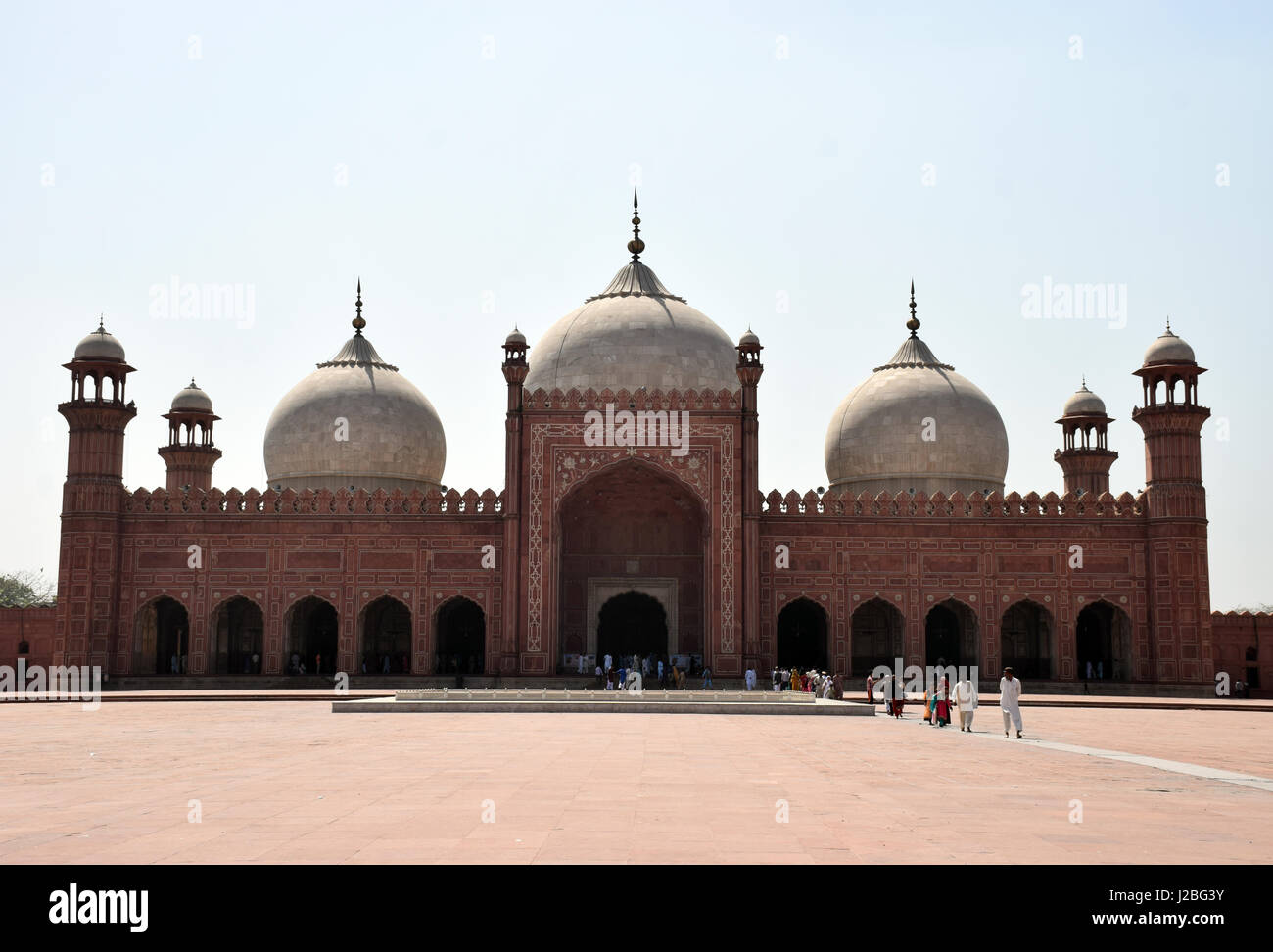 Masjid Badshahi in Pakistan costruito dagli imperatori Mughal, il suo un edificio storico. Il Pakistan è un bellissimo e storico paese. La sua terra di pace Foto Stock