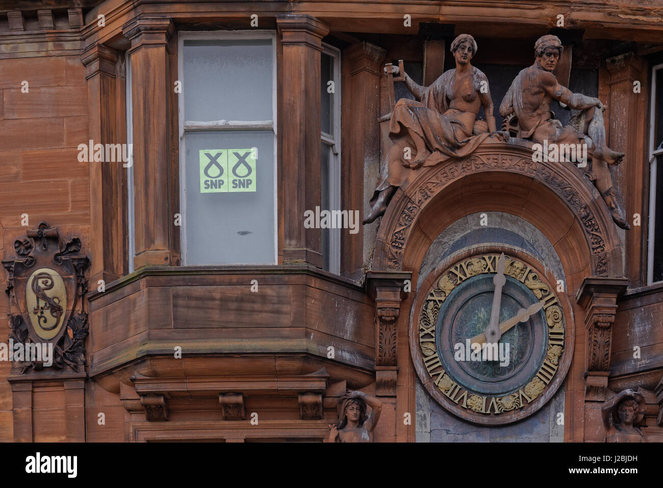 SNP snp scozzese del partito nazionalista poster logo in molto lussuoso centro della classe finestra Foto Stock