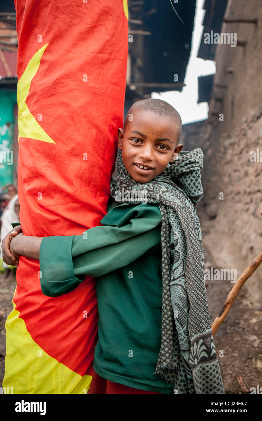 Il capretto con bandiera etiope. Lalibela. Etiopia, Africa. Foto Stock