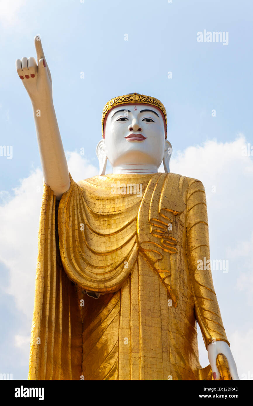 Yat disgelo Mu, una grande statua di Budda statua, affacciato Kyaing Tong, Triangolo Dorato, Myanmar (Birmania) Foto Stock