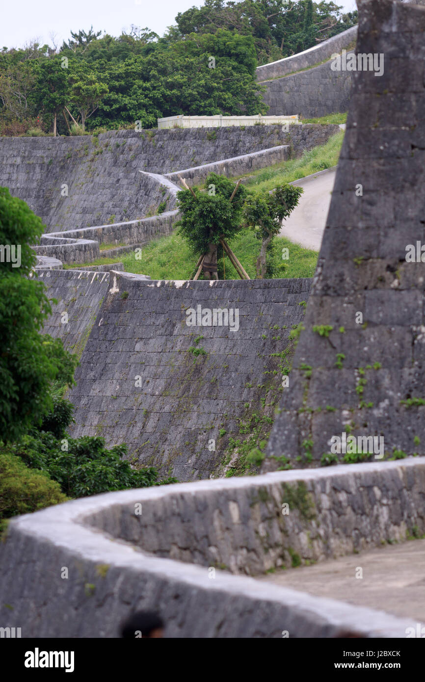 La pietra originale dei bastioni del Castello di Shuri, Naha, Okinawa, in Giappone. Foto Stock